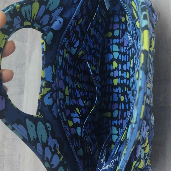 Vera Bradley~Abby~Indigo Pop - Picture 9 of 10